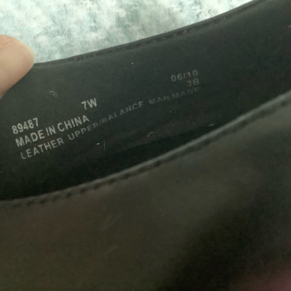 Clarks black shoes size 7W - Picture 6 of 8